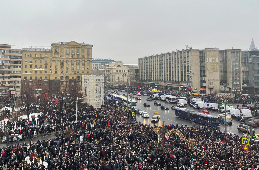 Навальныйг суллахыг шаардсан эсэргүүцлийн жагсаалд 3000 хүн баривчлагджээ